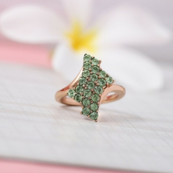 NWT Swarovski Peridot Crystal Bypass Ring 7 - Picture 7 of 11